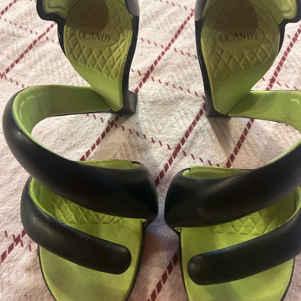 O Andy Black Sandals